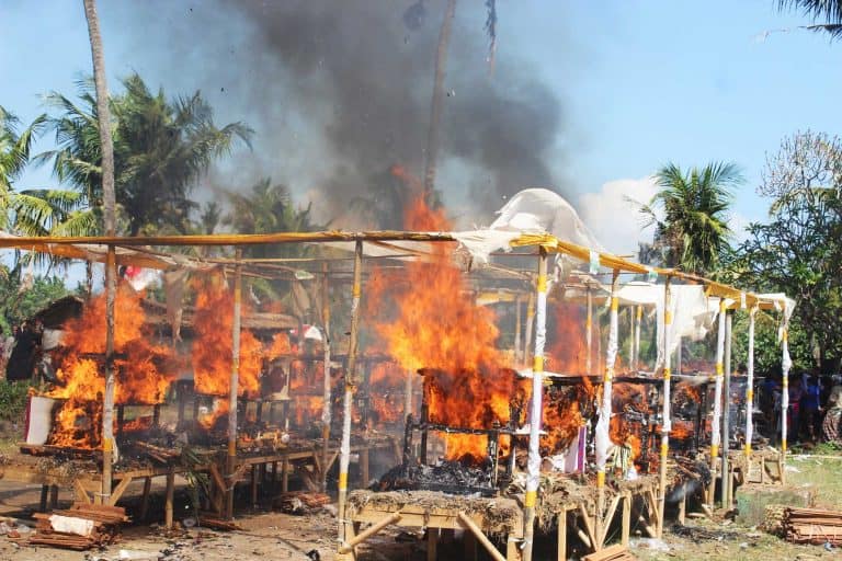 Bali Cérémonie cremation chest pegesangan 2017