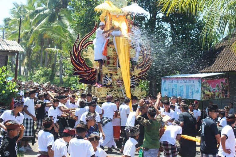 Bali Cérémonie cremation place pegesangan village