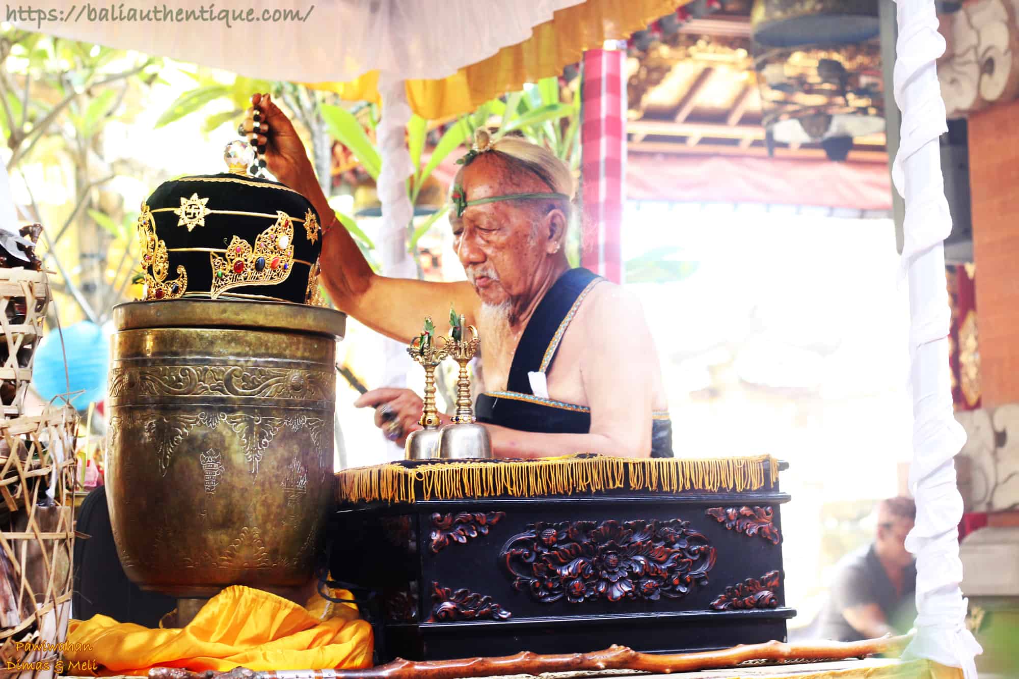 Bali cérémonie prêtre Sri Mpu