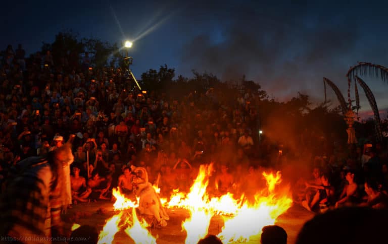 Bali kecak feu danse uluwatu
