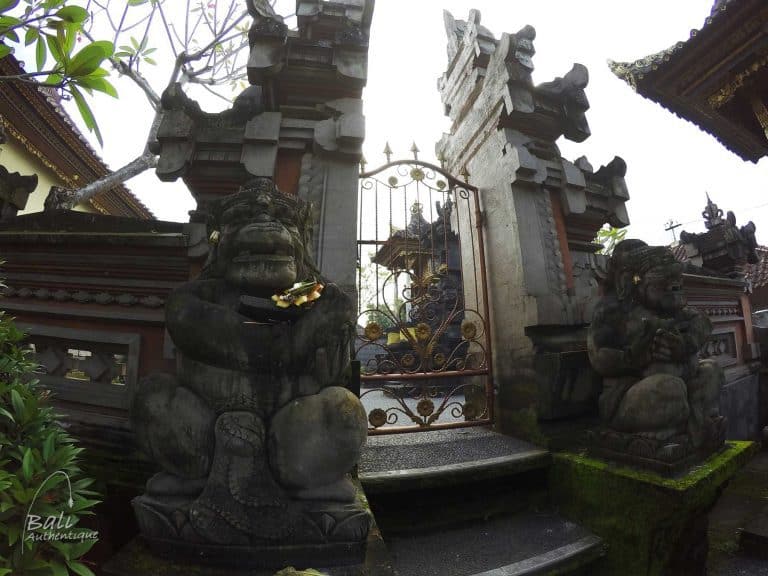 bali maison traditionnelle temple domestique