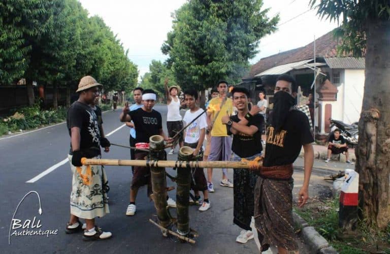 Bali Ogoh Ogoh Nyepi Cérémonie