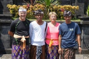 Bali sarong clothes guide Bali Authentique client Mancassola
