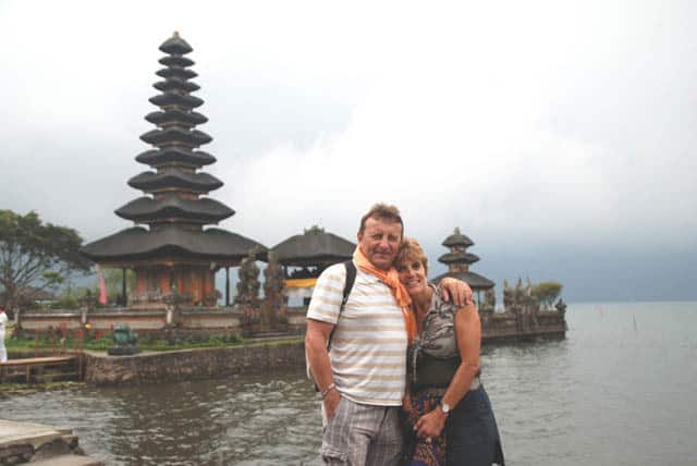 Bali temple Bratan lake Bali Authentique client Challe
