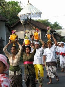 Bali tradition ceremoni melasti
