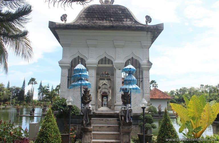 Bali ujung karangasem pont palais