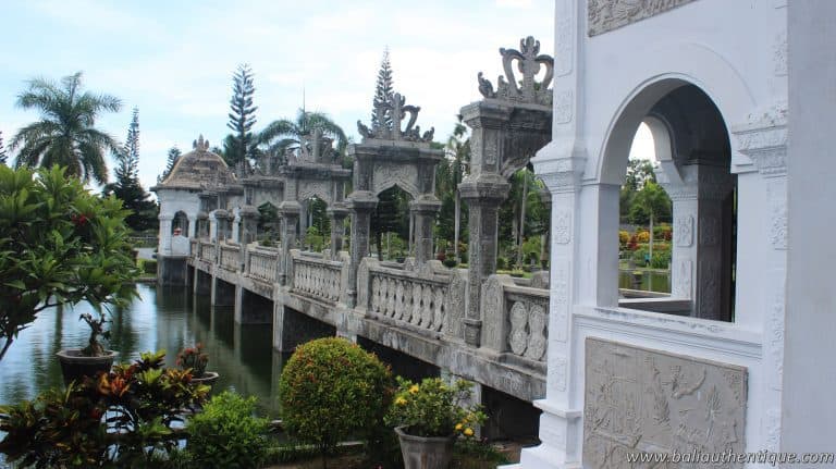 Bali ujung karangasem pont palais pano