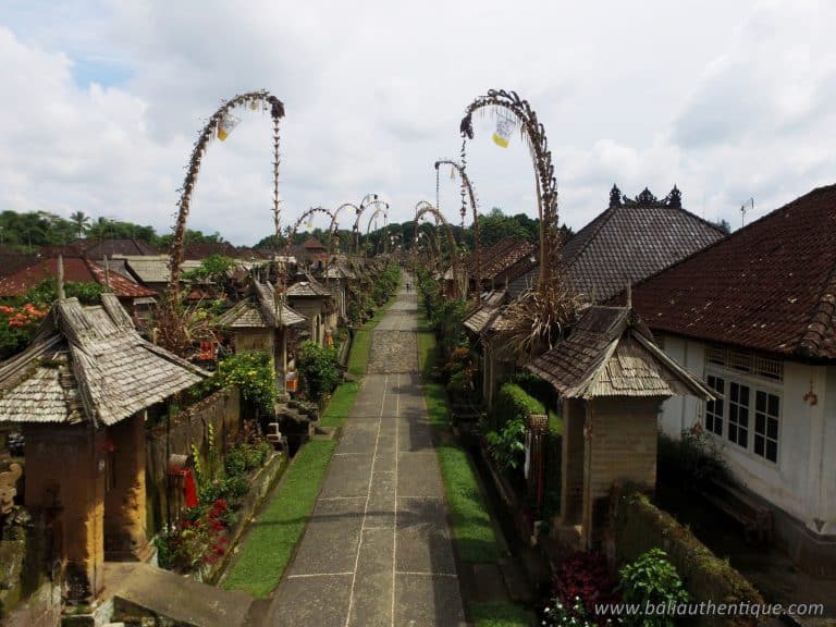 Bali village penjor tradisyonal