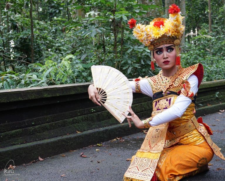 balinais danse costumes traditions panorama