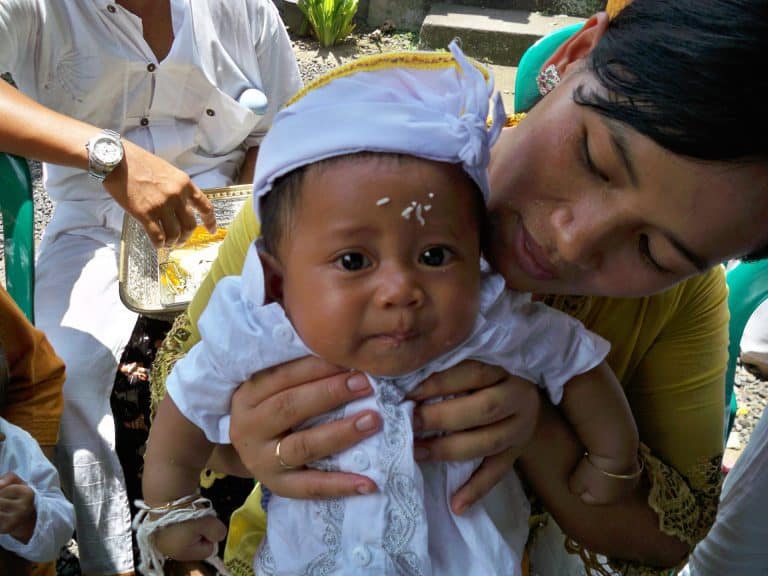 naissance enfant balinais cérémonie
