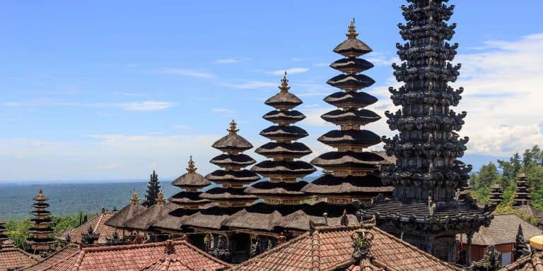 Besakih temple Bali toit chaume étage