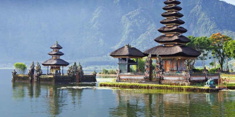 Bratan temple sur Lac