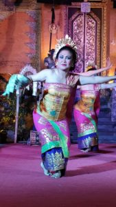 danse traditionnelle bali indonesie legong