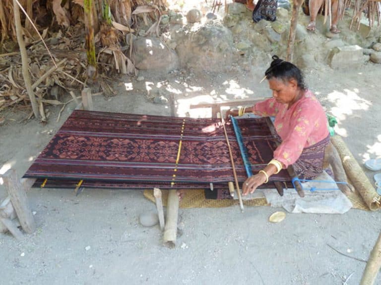 fabrication des ikats tissage main flores
