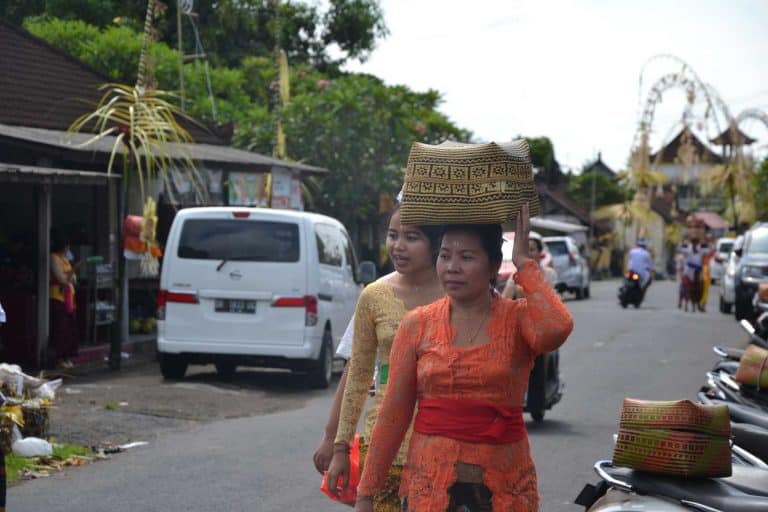 galungan bali fête balinaise offrandes