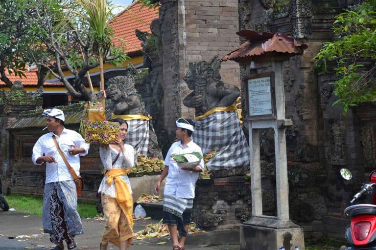 galungan fête traditionnelle village banjar temple bali