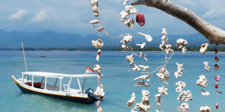 ile gili plage bateau