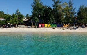 Gili Trawangan plage lettres de couleurs voyage iles Gili Indonésie Lombok