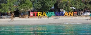 Gili Trawangan plage nom ile lettres arc en ciel iles Gili Indonésie Lombok