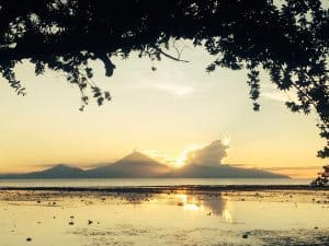 Gili Trawangan coucher de soleil Bali volcan Agung iles Gili Indonésie Lombok
