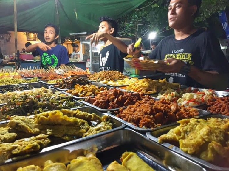 Gili Trawangan où manger nourriture locale restaurant marché de nuit iles Gili Indonésie Lombok