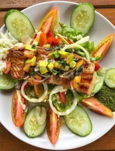 Gili Trawangan où manger salade de thon restaurant iles Gili Indonésie Lombok