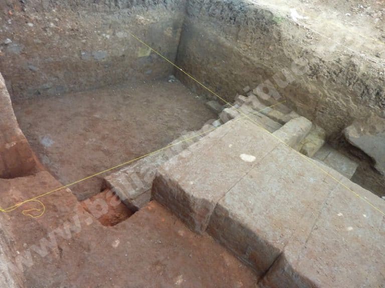 grand temple hindou sous terre ile bali
