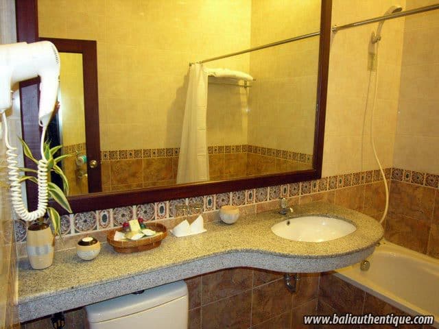 hotel java indonésie salle de bain