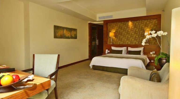 hotel Sumatra Medan lit