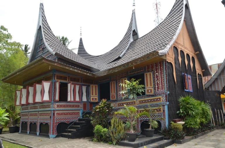 maison traditionnelle Minang Sumatra Indonesie