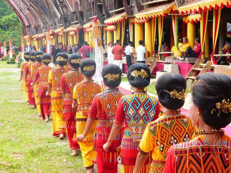 mariage toraja sulawesi coutumes indonesie