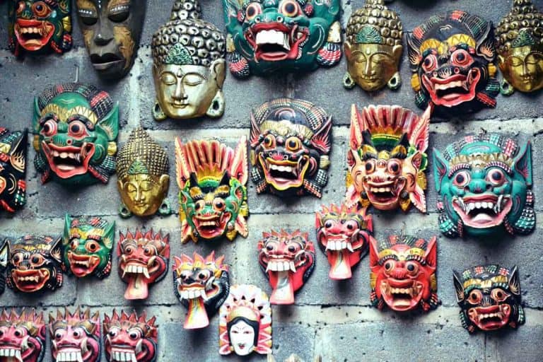 masques balinais presentation atelier local indonesie panorama