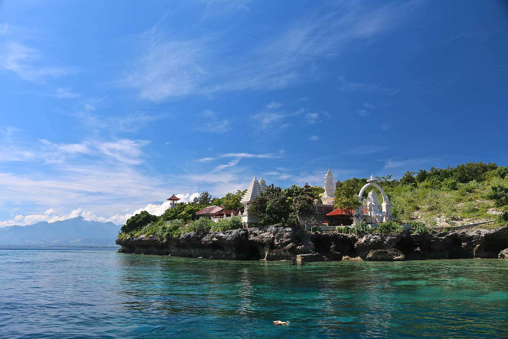 Menjangan Bali Temple Hindou Blanc Snorkeling In Front