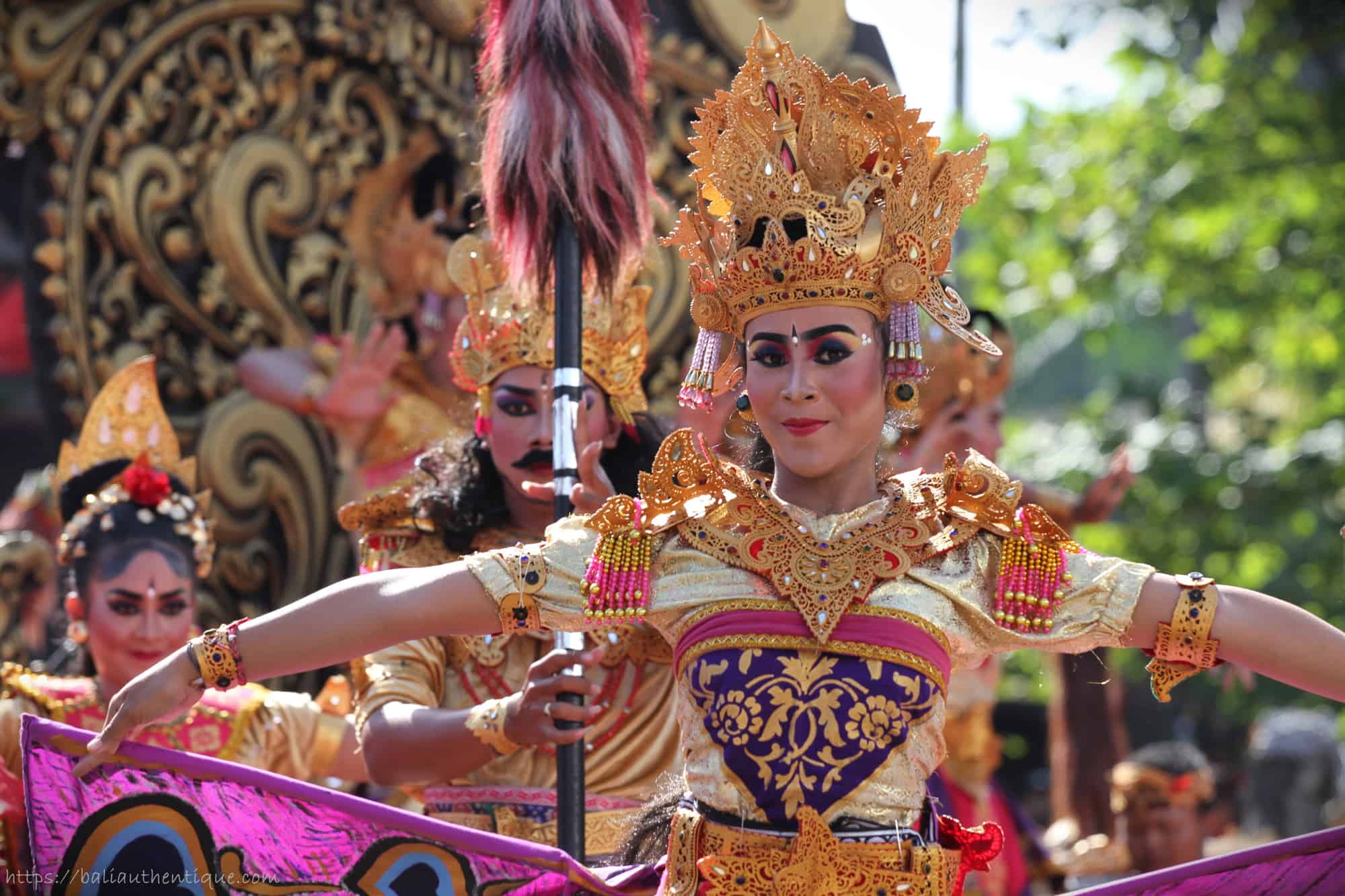 performance danse traditionnelle Balinaise