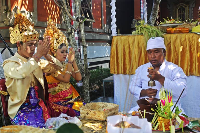 Procession cérémonie mariage balinais Bali