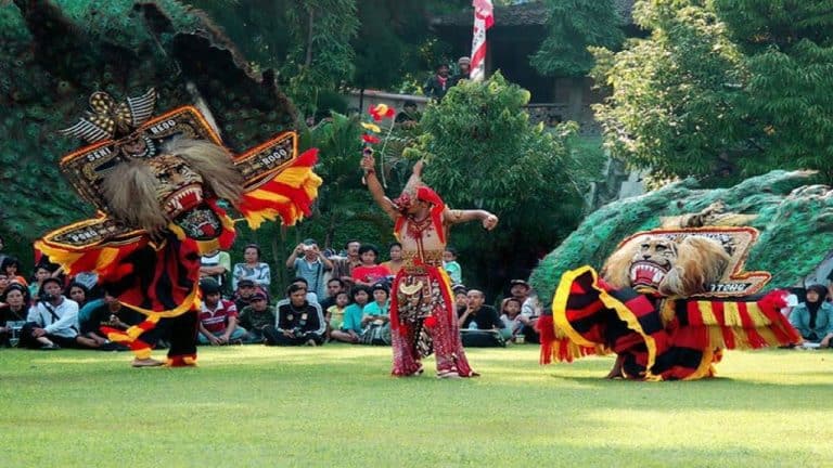 reog javanaise representation danse java indonesie panorama