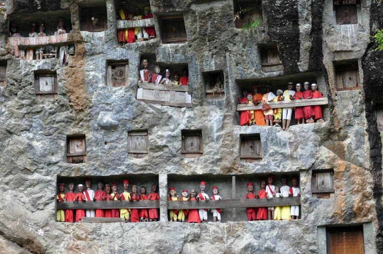 Sulawesi tradition grave tana Toraja