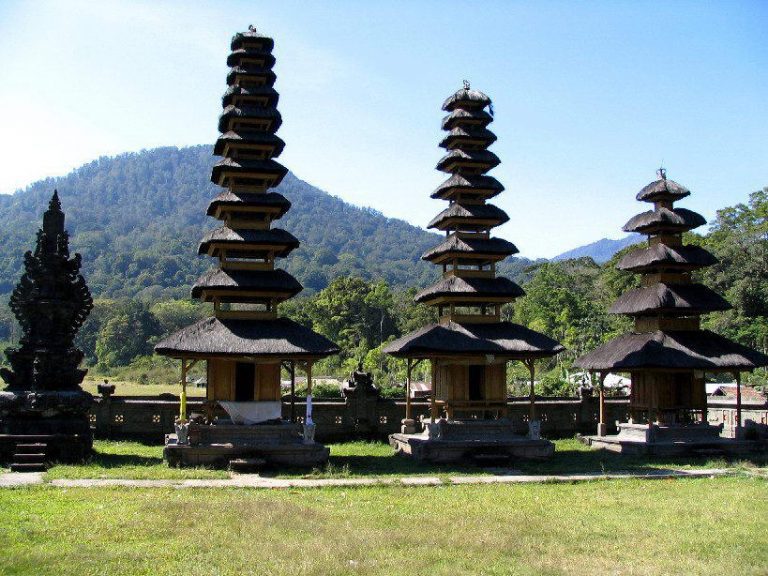 tamblingan temple bali indonesie culture