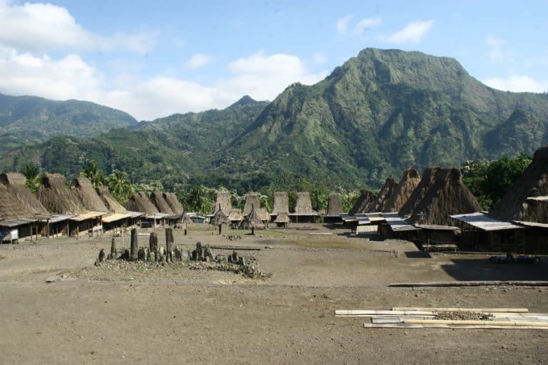 village traditionnel Gurusina Flores